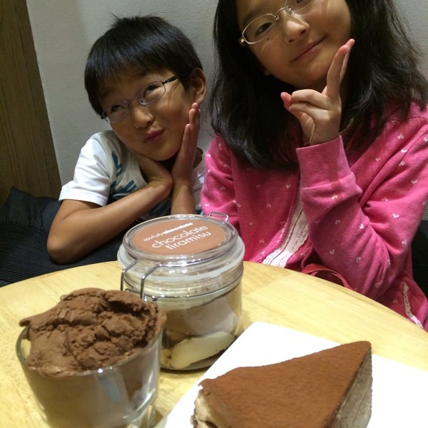 9/27/2014 tarihinde Ryu O.ziyaretçi tarafından Awfully Chocolate'de çekilen fotoğraf