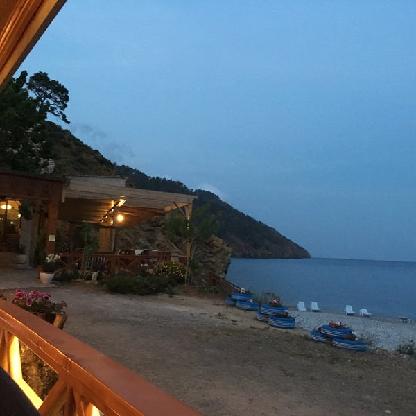 Foto scattata a Sinemis Hotel Beach &amp; Restaurant da Özden il 5/3/2017