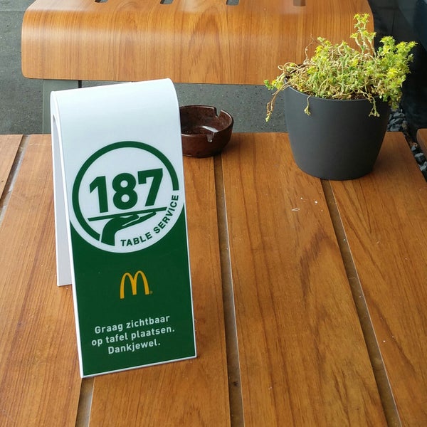 รูปภาพถ่ายที่ McDonald&#39;s โดย Christiaan K. เมื่อ 6/9/2018