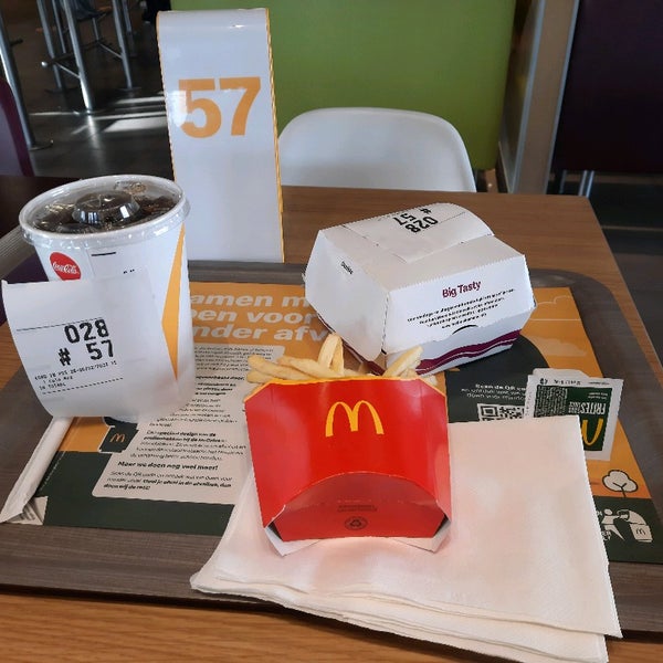 Снимок сделан в McDonald&#39;s пользователем Christiaan K. 2/6/2022