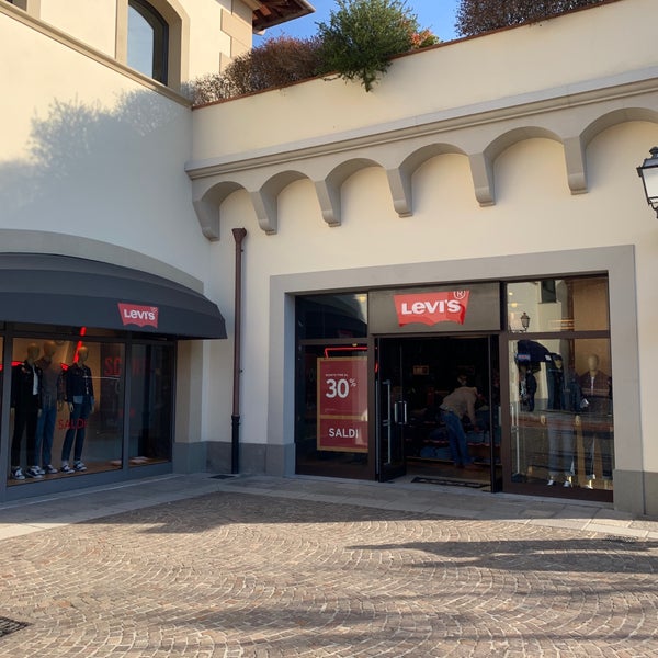 levi's outlet nearby