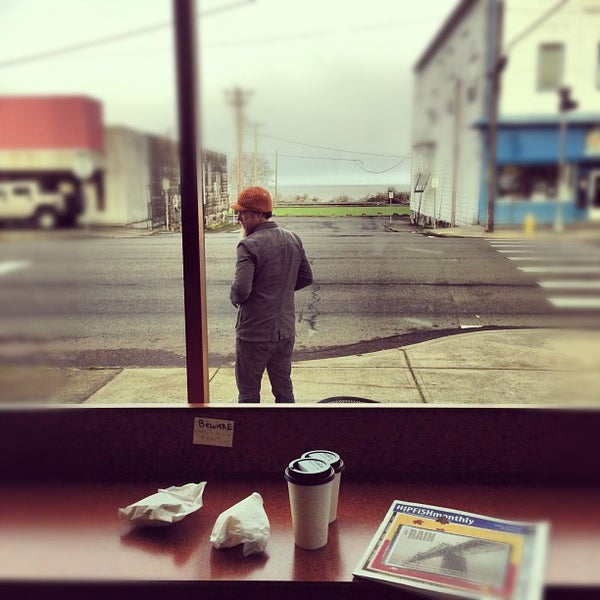 11/25/2012 tarihinde Ben S.ziyaretçi tarafından Columbia River Coffee Roaster'de çekilen fotoğraf