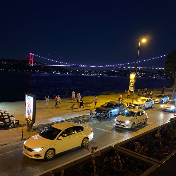 Foto diambil di Taş Kahve Cafe &amp; Restaurant oleh Büşra U. pada 8/22/2021