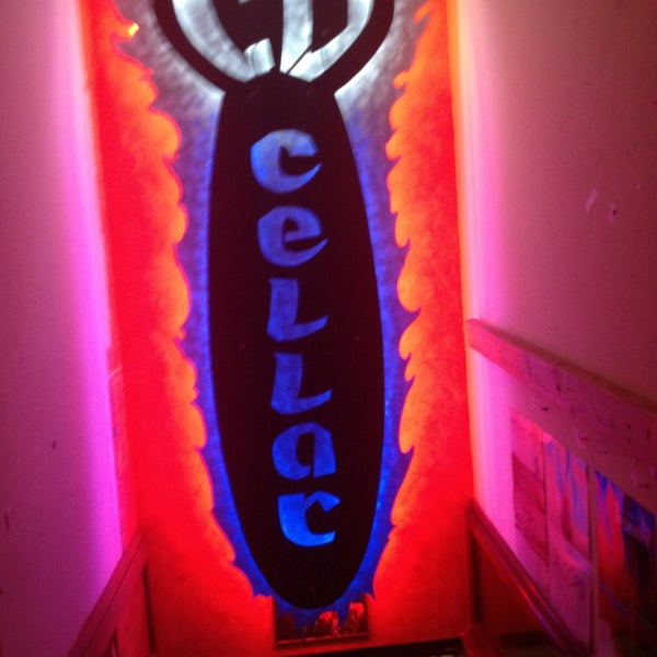 รูปภาพถ่ายที่ CD Cellar โดย Diana เมื่อ 2/23/2013
