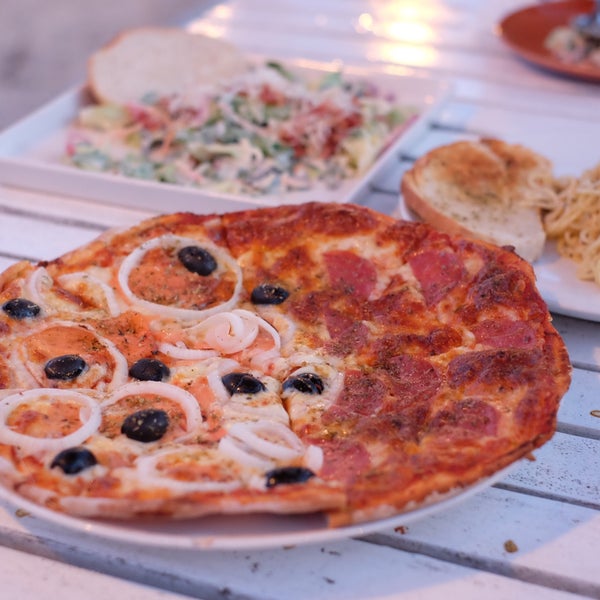 Пицца пепперони с оливками. Аппетитная пицца. Пицца рестораны jpg. Американ хот пицца екатеринбург. Pizza md.