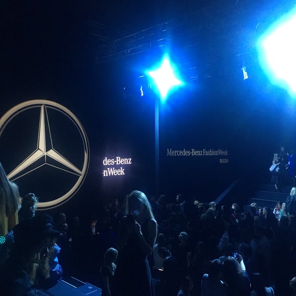 Foto diambil di Mercedes-Benz Fashion Week Russia oleh Olya pada 10/21/2017