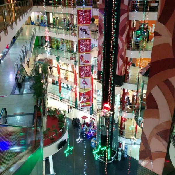 Foto tirada no(a) City Center Mall por Anshuman G. em 9/4/2014