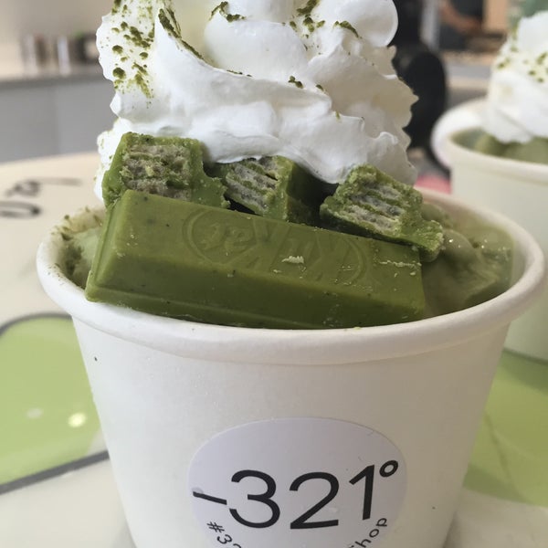 4/22/2016 tarihinde Debbie W.ziyaretçi tarafından -321° Ice Cream Shop'de çekilen fotoğraf