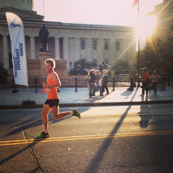 Foto scattata a Nationwide Children&#39;s Hospital Columbus Marathon &amp; 1/2 Marathon da Meg il 10/20/2013