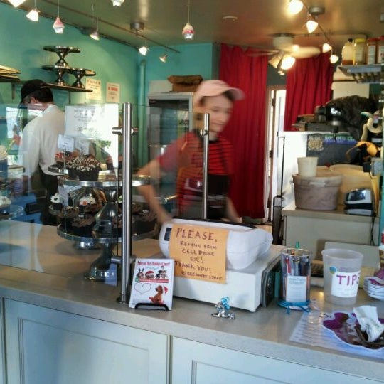 Bee Sweet Cupcakes Cupcake Shop in Uptown Carrollton