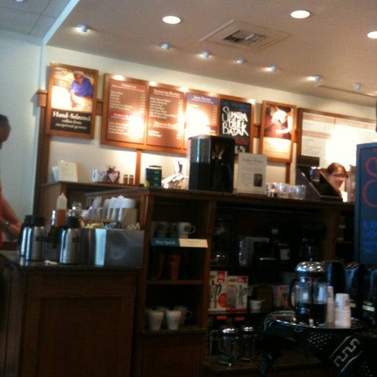รูปภาพถ่ายที่ Peet&#39;s Coffee &amp; Tea โดย Stu R. เมื่อ 5/19/2012