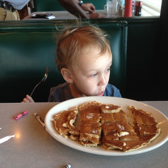 Photo taken at Elmo&#39;s Diner by Breandan D. on 1/12/2012