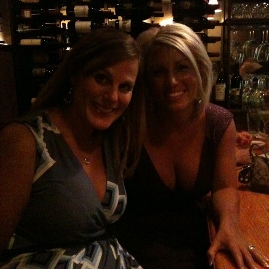 Foto tomada en Mantel Wine Bar and Bistro  por Jason S. el 7/23/2011