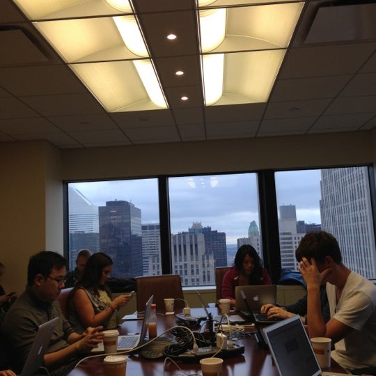 Photo prise au Foursquare HQ Midtown (temp location, #Sandy) par Dens le10/31/2012
