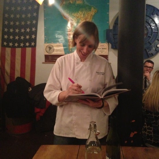 Foto diambil di City Grit Culinary Salon oleh Dens pada 11/30/2012