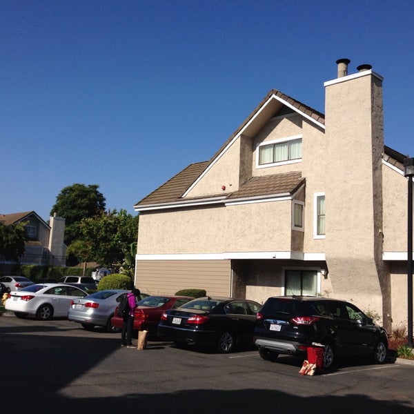 Photo taken at Residence Inn Sunnyvale Silicon Valley II by Minhee C. on 6/7/2013