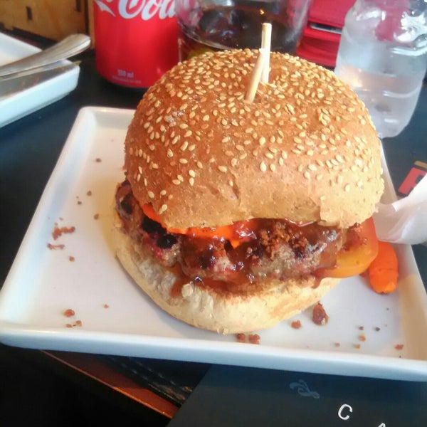 Foto tirada no(a) Paulista Burger por Diana V. em 10/14/2017