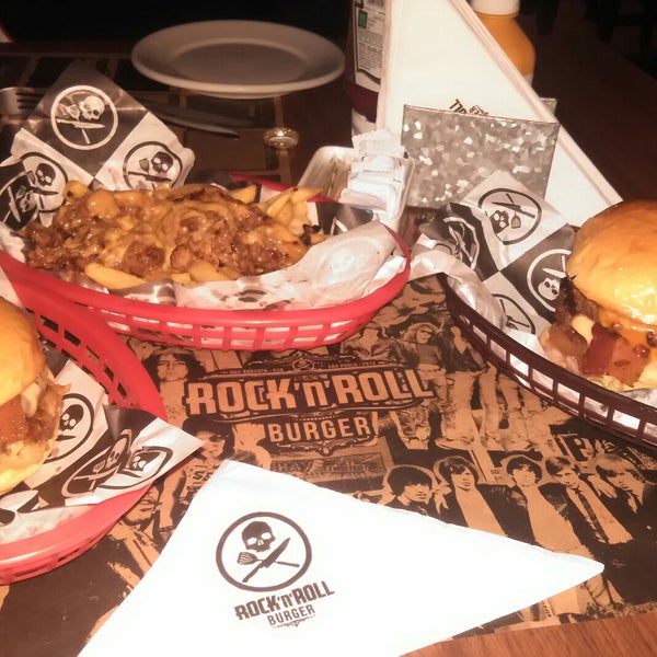 รูปภาพถ่ายที่ Rock &#39;n&#39; Roll Burger โดย Diana V. เมื่อ 11/5/2017