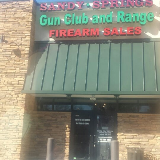 Foto tirada no(a) Sandy Springs Gun Club And Range por Mary Thrasher J. em 1/24/2015