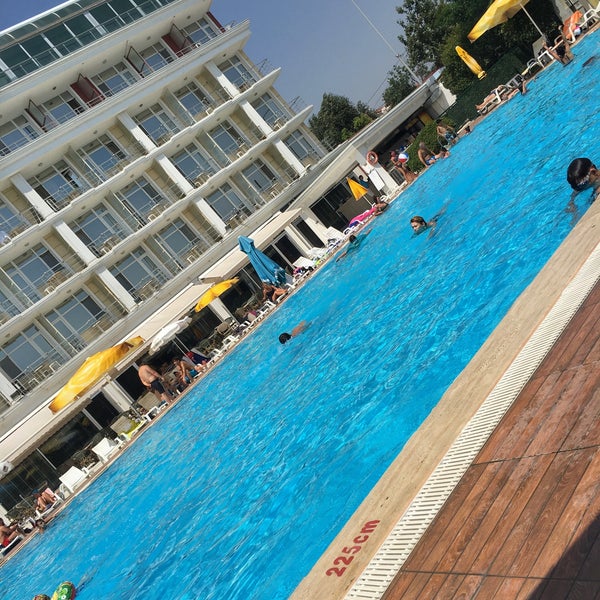 7/26/2017 tarihinde Arda S.ziyaretçi tarafından Pelikan Otel Yüzme Havuzu'de çekilen fotoğraf