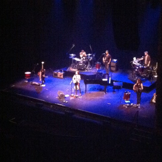 Снимок сделан в St. George Theatre пользователем Beth 9/23/2012