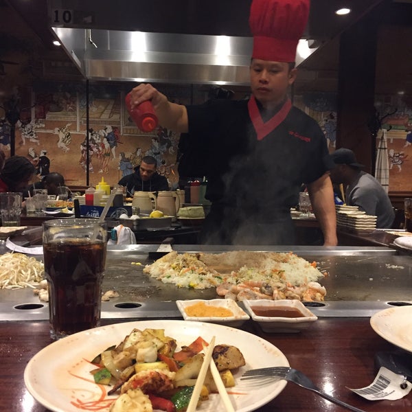 Foto diambil di Sakura Japanese Steak, Seafood House &amp; Sushi Bar oleh A pada 3/11/2017