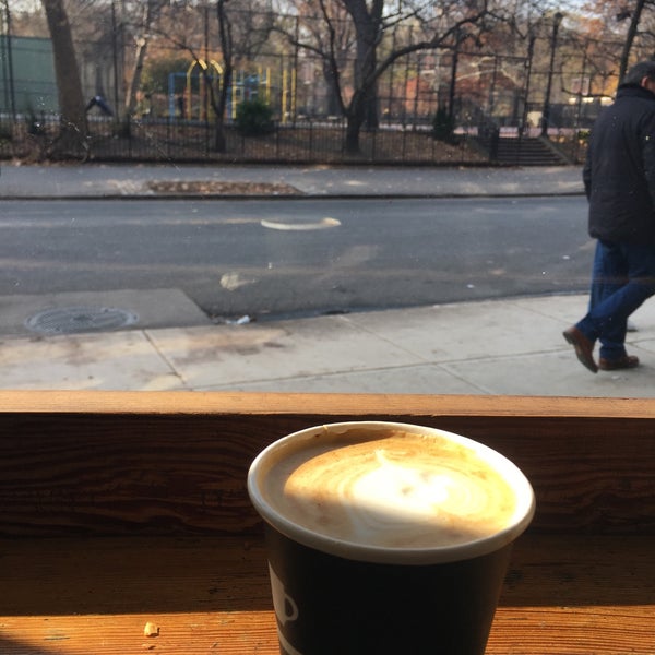 Photo taken at Ninth Street Espresso by Khalid on 12/4/2017