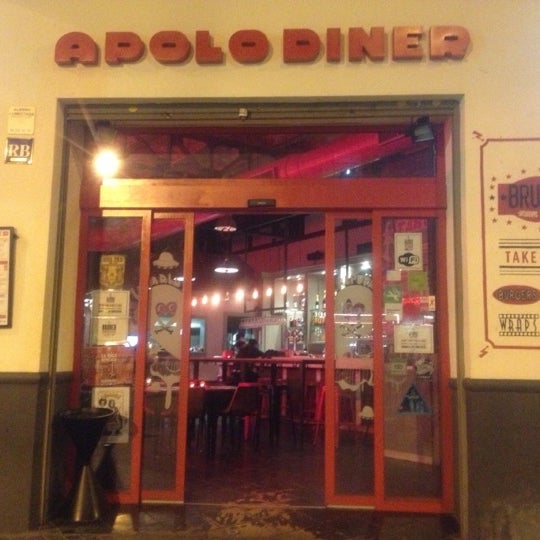 Foto tirada no(a) Apolo Diner por Linda em 11/17/2012