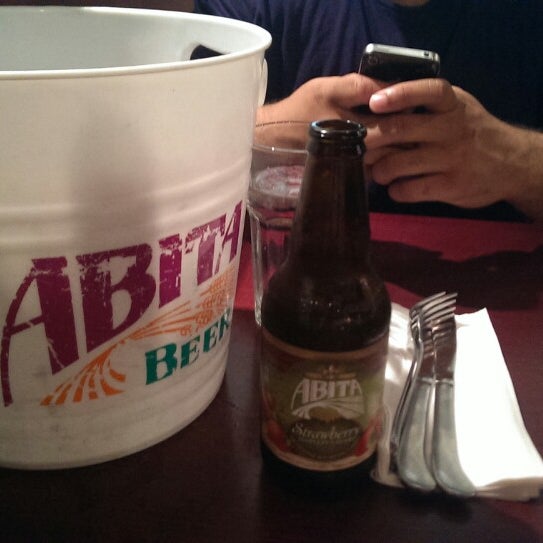 Foto diambil di Catahoula Bar &amp; Restaurant oleh Alexis B. pada 6/27/2013