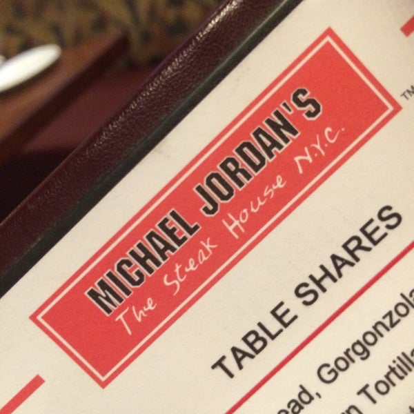 Foto tirada no(a) Michael Jordan&#39;s The Steak House N.Y.C. por Adam em 5/24/2015
