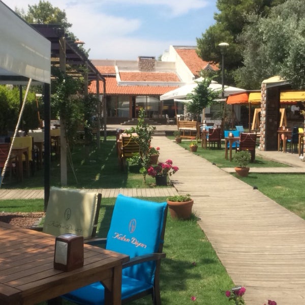 Photo taken at Kahve Diyarı &amp; Tiryaki Shisha Lounge by Emre S. on 6/21/2018