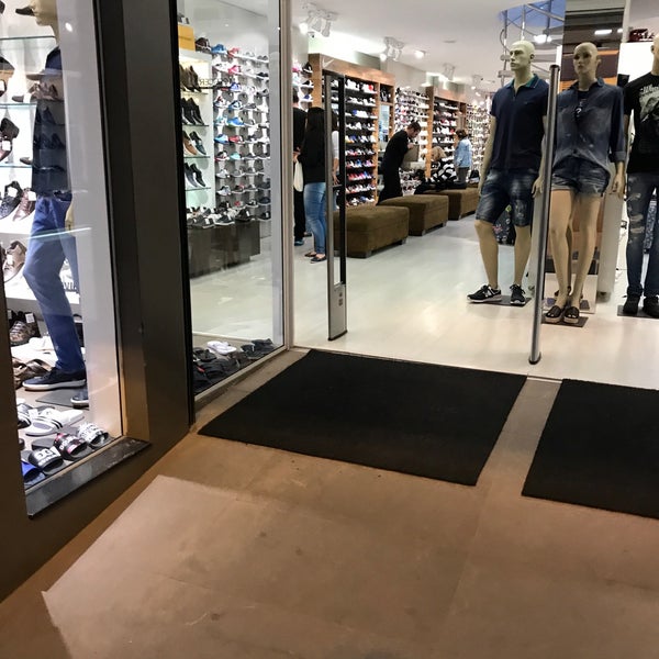vans store chermside