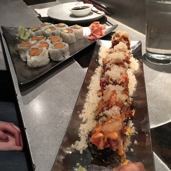 Das Foto wurde bei Coast Sushi Bar von Alli am 2/27/2016 aufgenommen