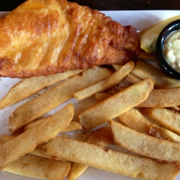 DO go for the fried pickles or the fish & chips. They're awesome! Try a Pimm's Cup or one of the great Brit beers on tap (Smithwick's pronounced Smittick's is my favorite).