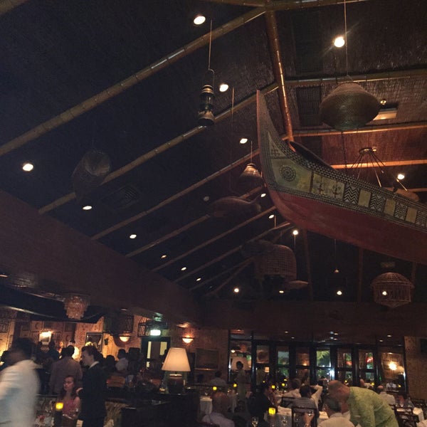 Photo taken at Trader Vic&#39;s by Nabil on 5/1/2015