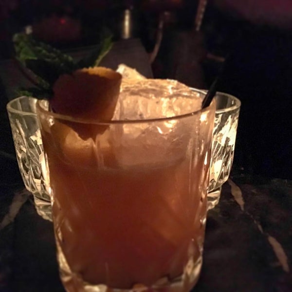 Foto tirada no(a) Experimental Cocktail Club por Tony L. em 11/15/2015
