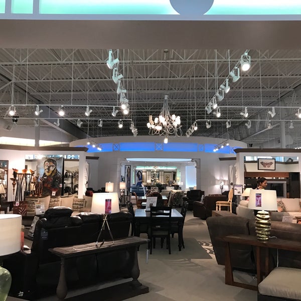 Rooms To Go opens new furniture location in Tampa