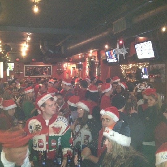 12/1/2012 tarihinde Erica A.ziyaretçi tarafından Rebel Bar &amp; Grill'de çekilen fotoğraf