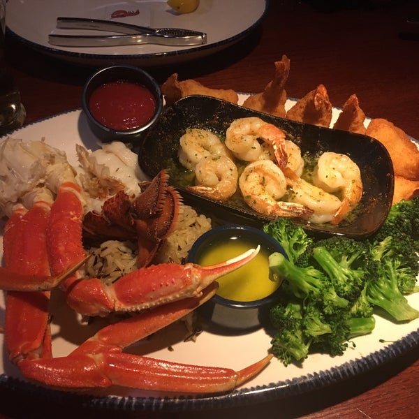 Photo taken at Red Lobster by Victoria G. on 5/6/2018