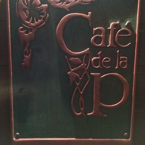 รูปภาพถ่ายที่ Café de la P โดย Rodolfo C. เมื่อ 1/15/2016