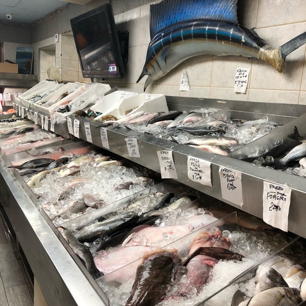 Foto scattata a Astoria Seafood da Mami N. il 9/26/2019