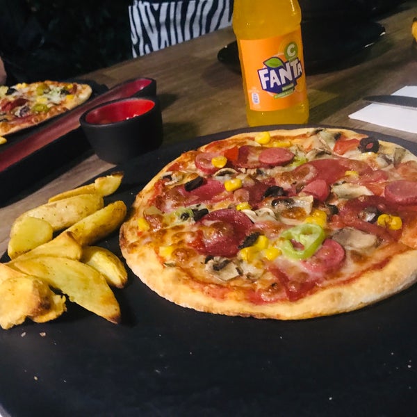 Foto scattata a Pomidori Pizzeria da Büşra . il 3/8/2020