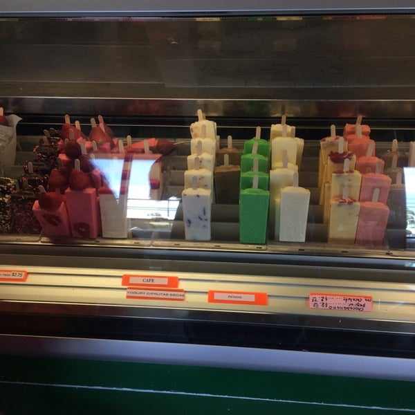 Снимок сделан в Mateo&#39;s Ice Cream &amp; Fruit Bars пользователем Al A. 6/4/2014