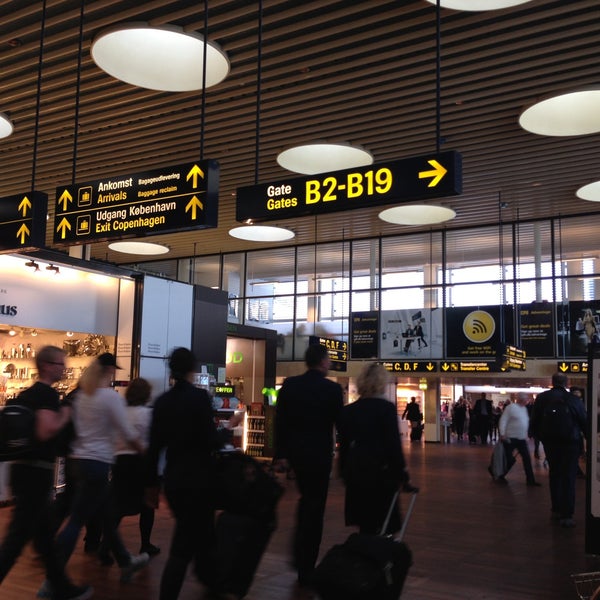 รูปภาพถ่ายที่ Københavns Lufthavn (CPH) โดย Rikard N. เมื่อ 5/1/2013