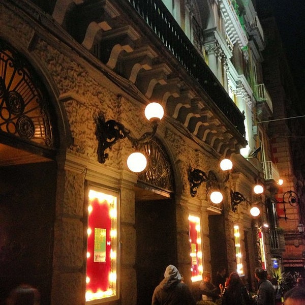 Das Foto wurde bei Teatro Bellini von Cristiano E. am 4/8/2013 aufgenommen
