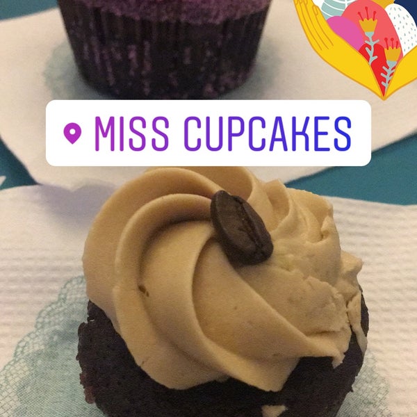 Das Foto wurde bei Miss Cupcakes von Claudia A. am 3/25/2018 aufgenommen