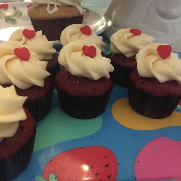 Photo taken at Miss Cupcakes by Claudia A. on 3/17/2018