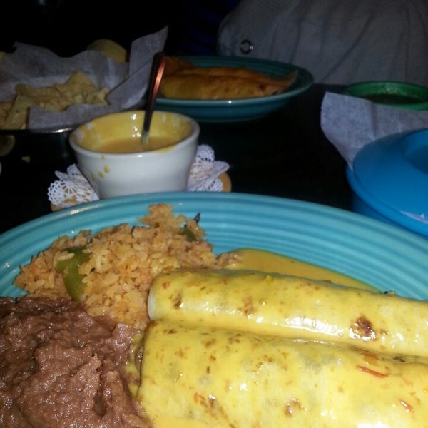 Foto tirada no(a) El Chaparral Mexican Restaurant por Kent F. em 3/3/2013
