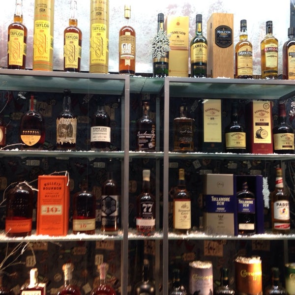 Das Foto wurde bei Park Avenue Liquor Shop von Elliott am 2/11/2014 aufgenommen