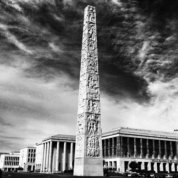 white one obelisco
